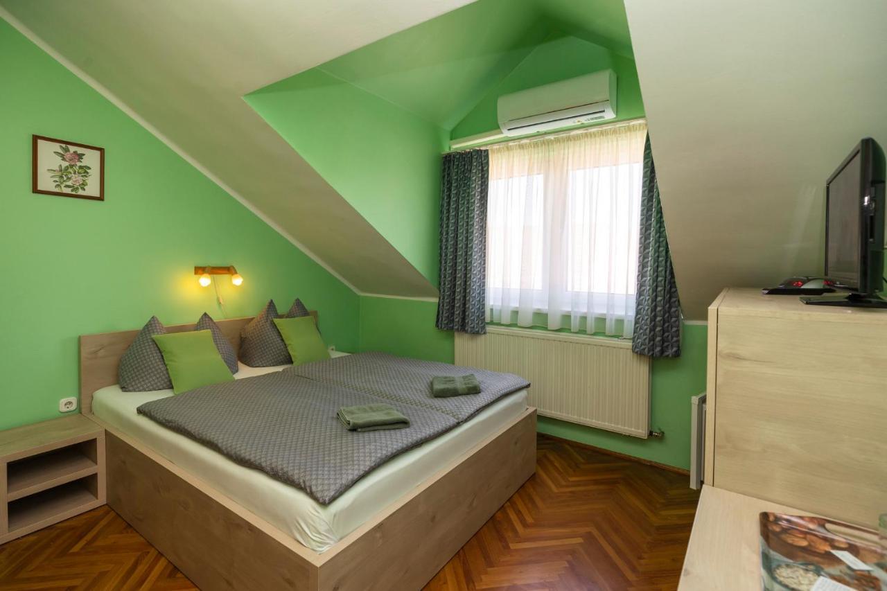 에게르 Cecey Vendeghaz B&B 외부 사진